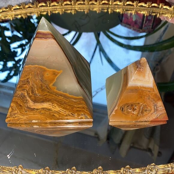 Pair (2) Banded Marbled Green Onyx Pyramids Gemstone Paperweights - Picture 4 of 7